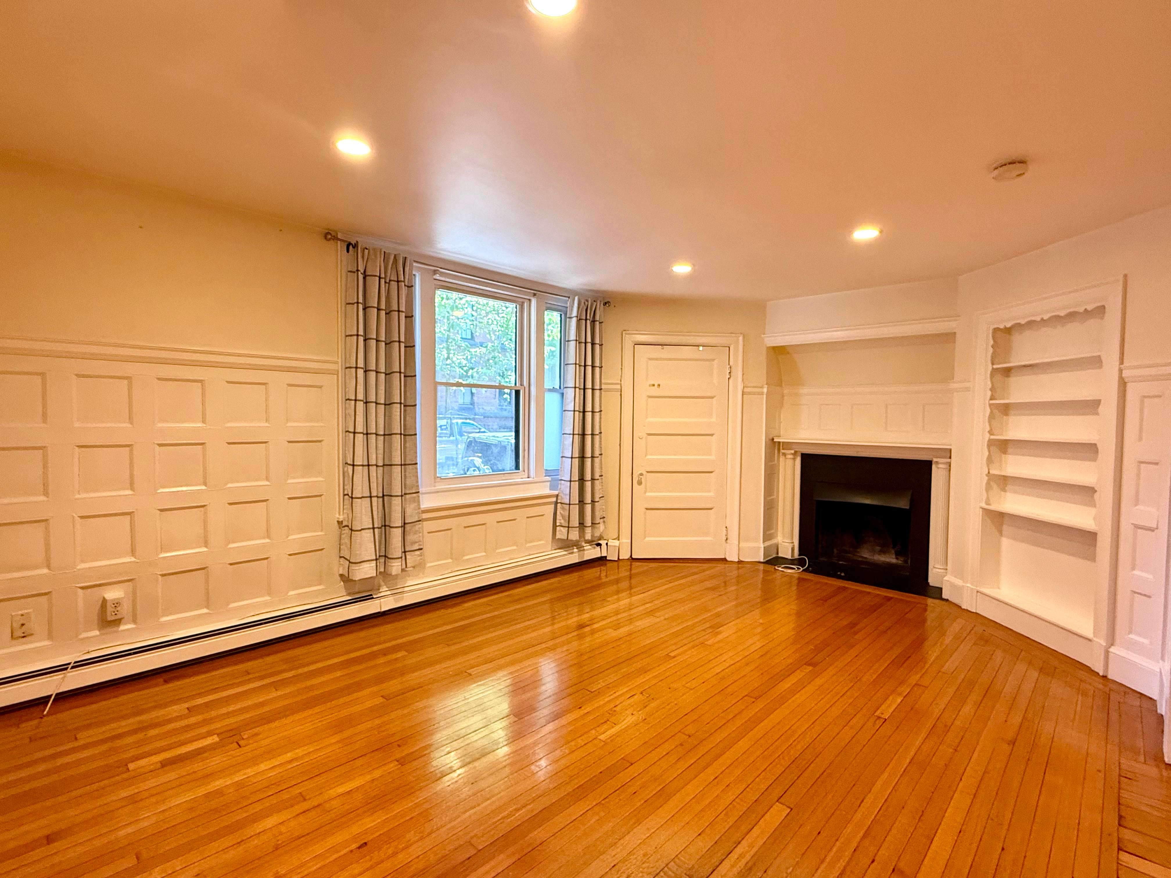 17 Exeter St – photo 1