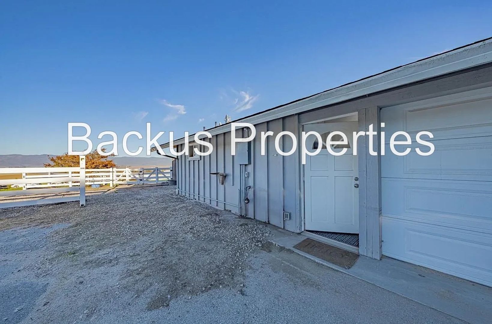 Great studio with all utilities included off of River Rd – photo 1 of 12