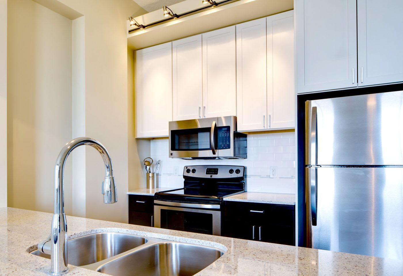 430 Oak Grove – photo 1