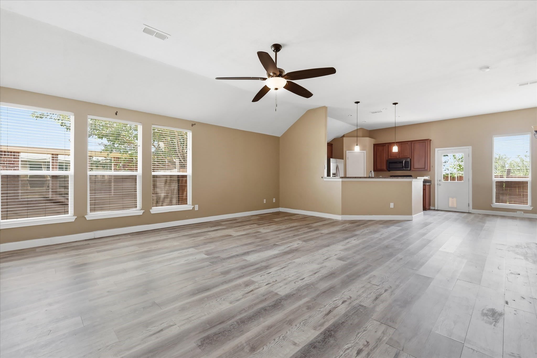 3003 Lake Ridge Drive – photo 1