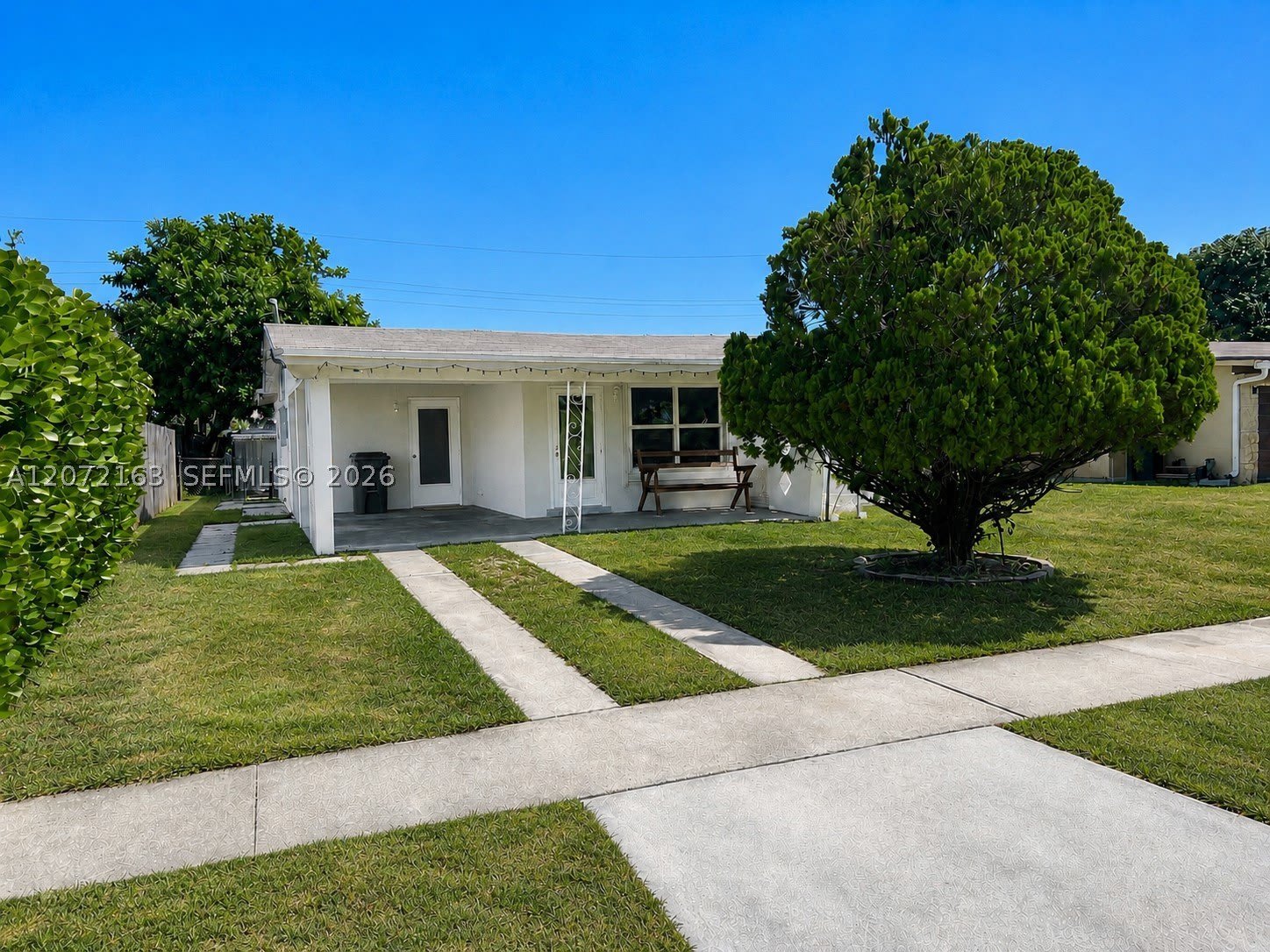 3051 SW 47th St – photo 1