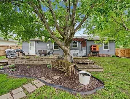 205 North Jefferson Street – photo 1 of 38