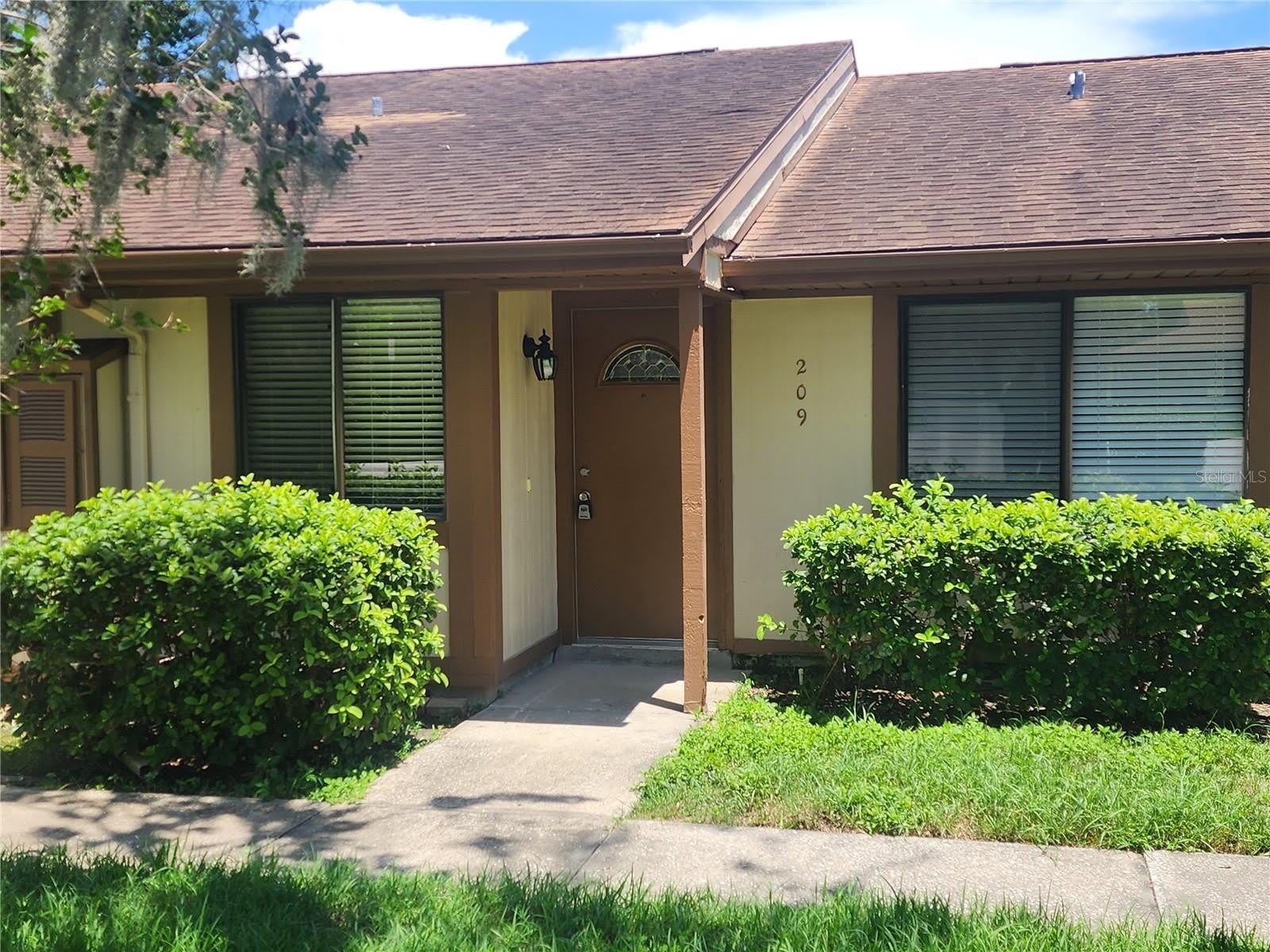 209 CORKWOOD LN – photo 1 of 23