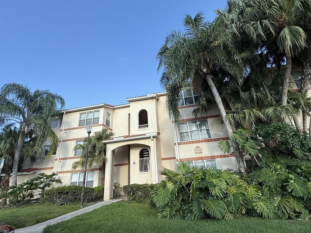 3390 Pinewalk Drive N – photo 1 of 10