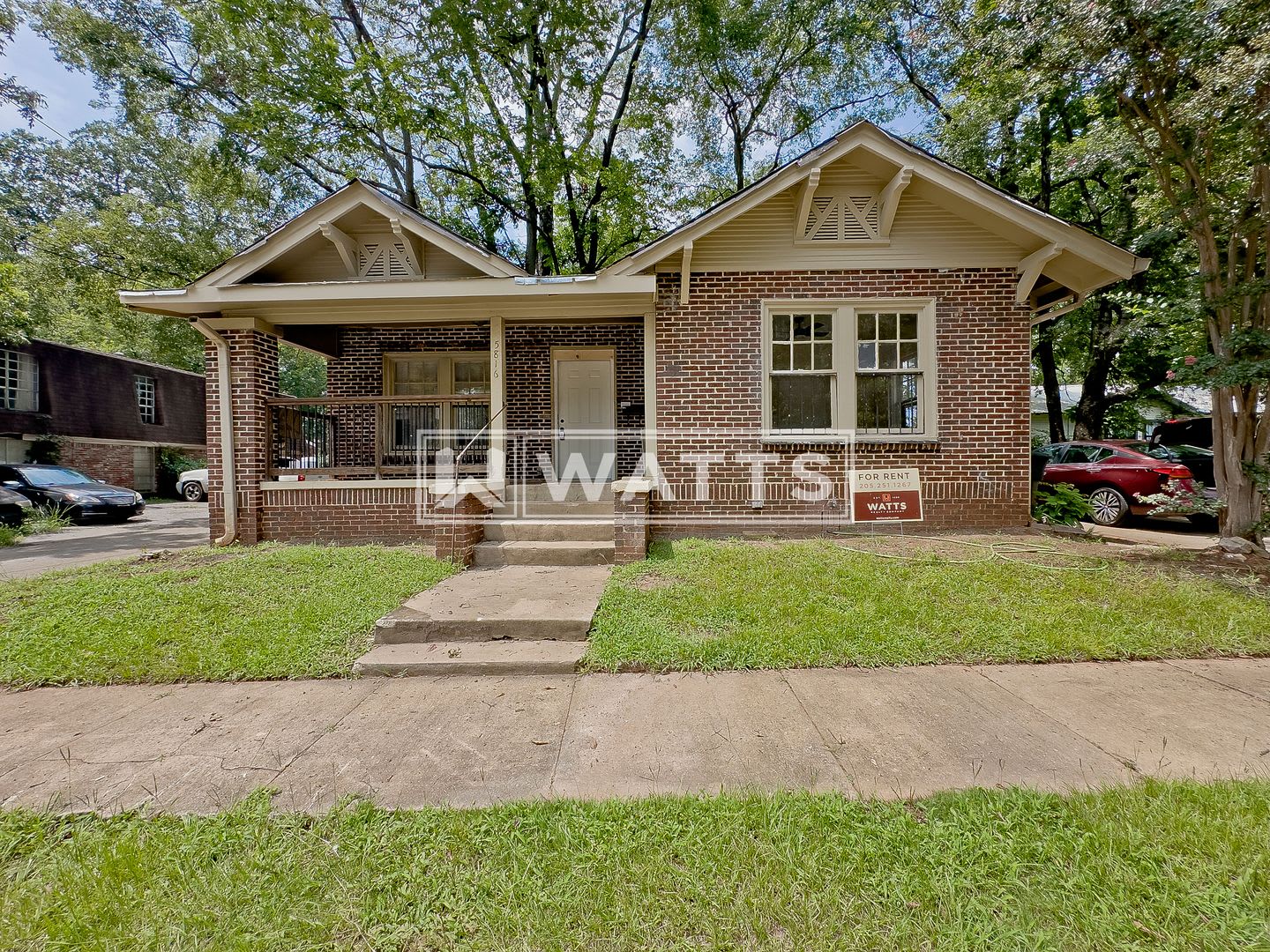 Charming 2-Bedroom Craftsman Bungalow in Woodlawn – photo 1