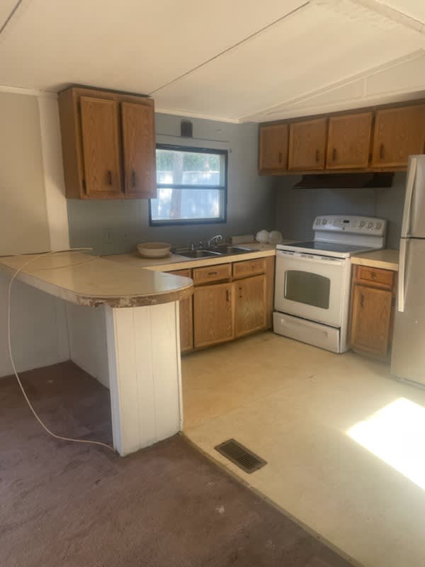 127 Emily St – photo 1 of 11
