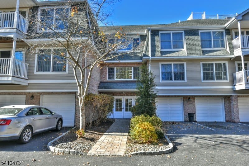 203 Central Park Pl – photo 1 of 19