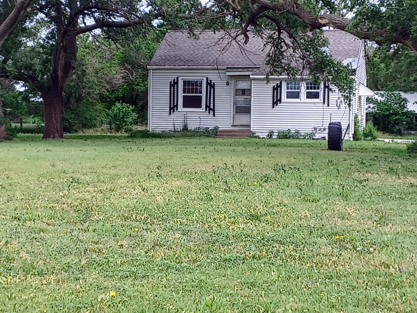 Charming 2 bedroom, 1 bath west of town in Viola (19000 W 55th St S) – photo 1 of 14