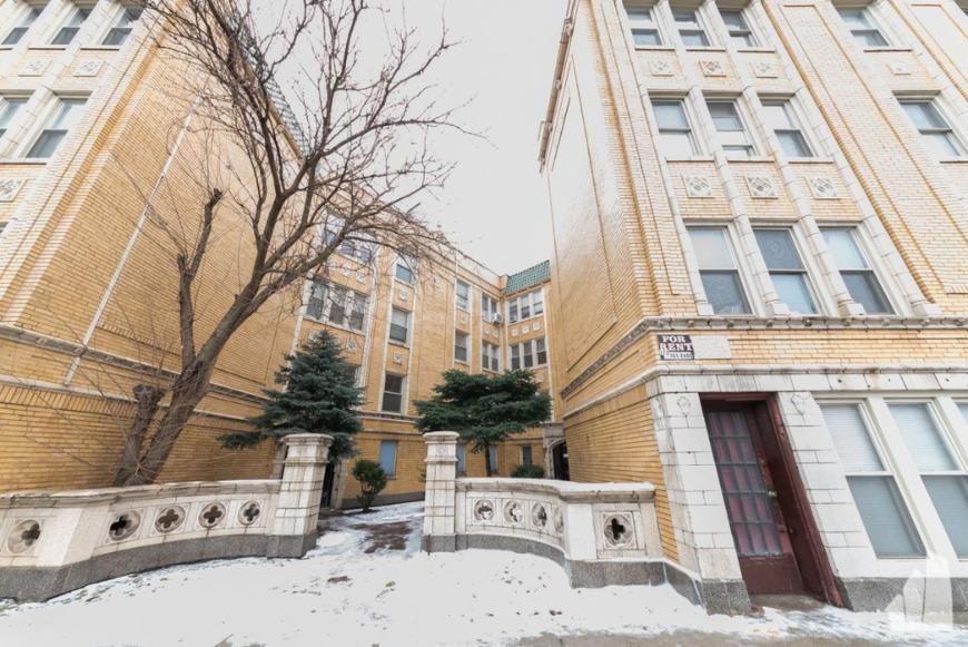 4255 W Addison St – photo 1