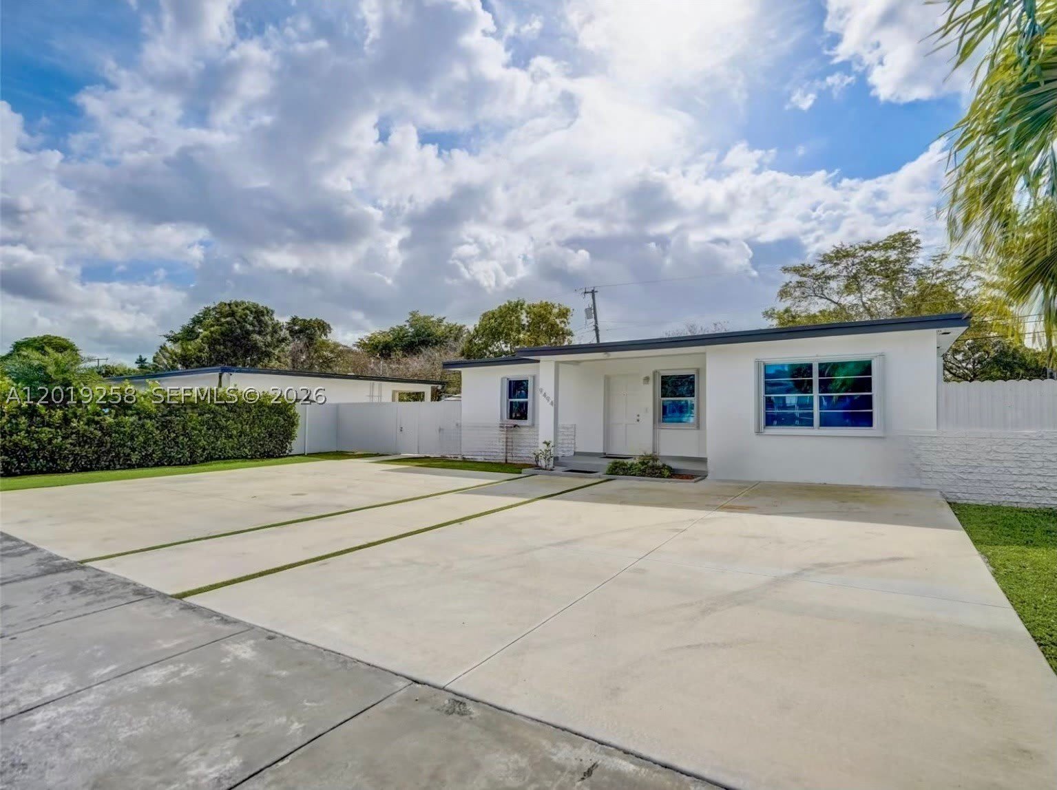 9494 SW 39th St – photo 1 of 15