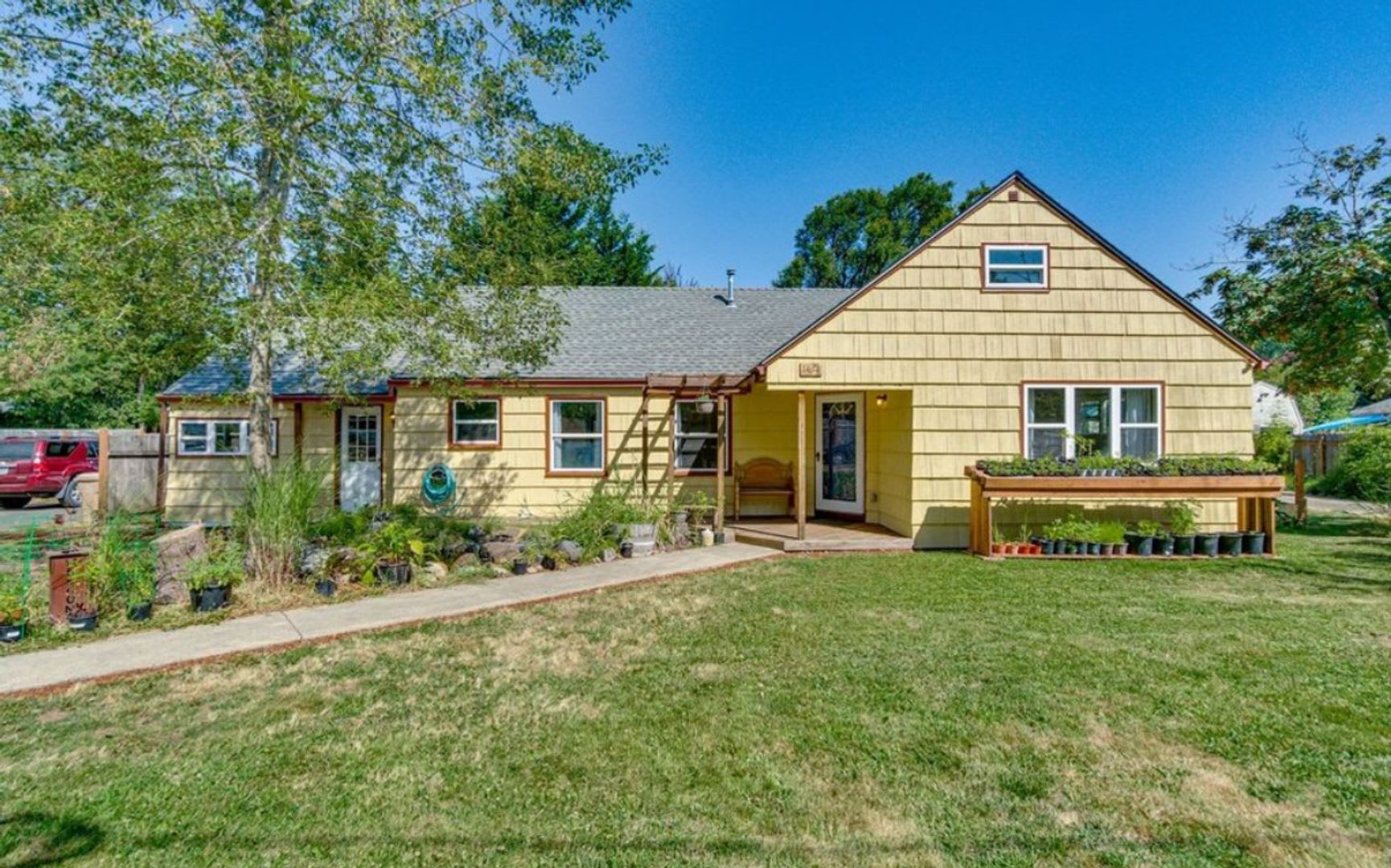 Soulful Milwaukie Farmhouse– Solar Panels, Wood Stove, and Garden Retreat 3bed 1.5 bath