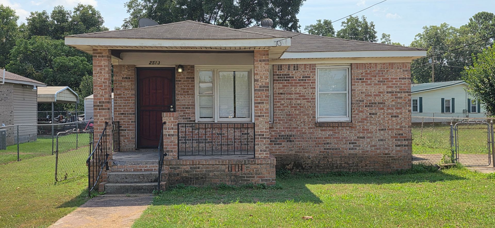 Comfortable Spacious 3 Bedroom Home Ready For You – photo 1 of 21