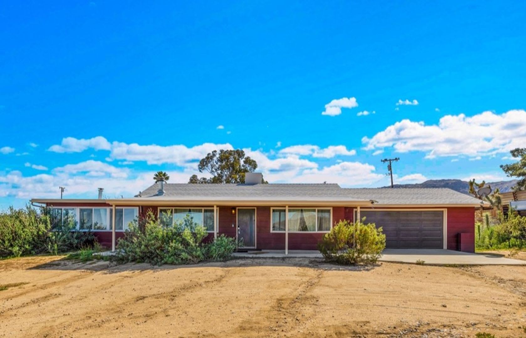 3 Bedroom 1.5 Bath Modern Farmhouse near JT National Park – photo 1 of 38
