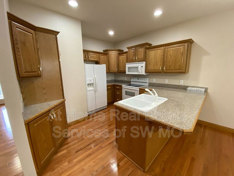 5601 N 17th – photo 1