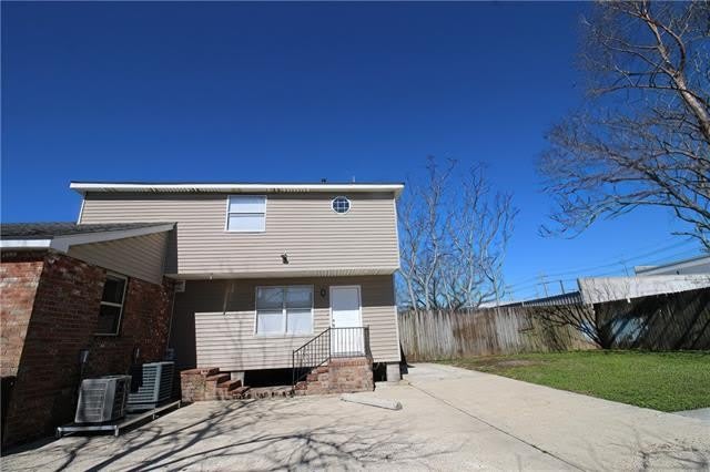229 OAK Avenue – photo 1 of 18