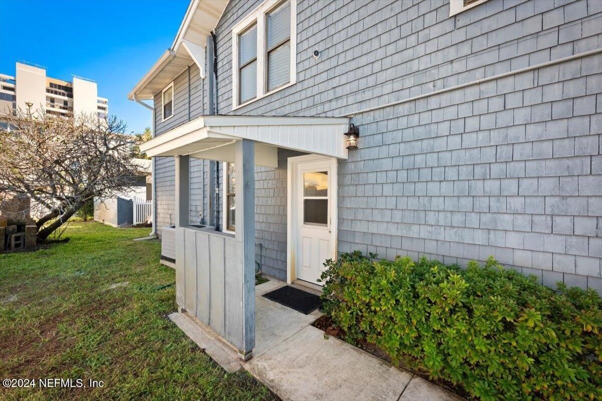 1205 2Nd Street S – photo 1 of 96