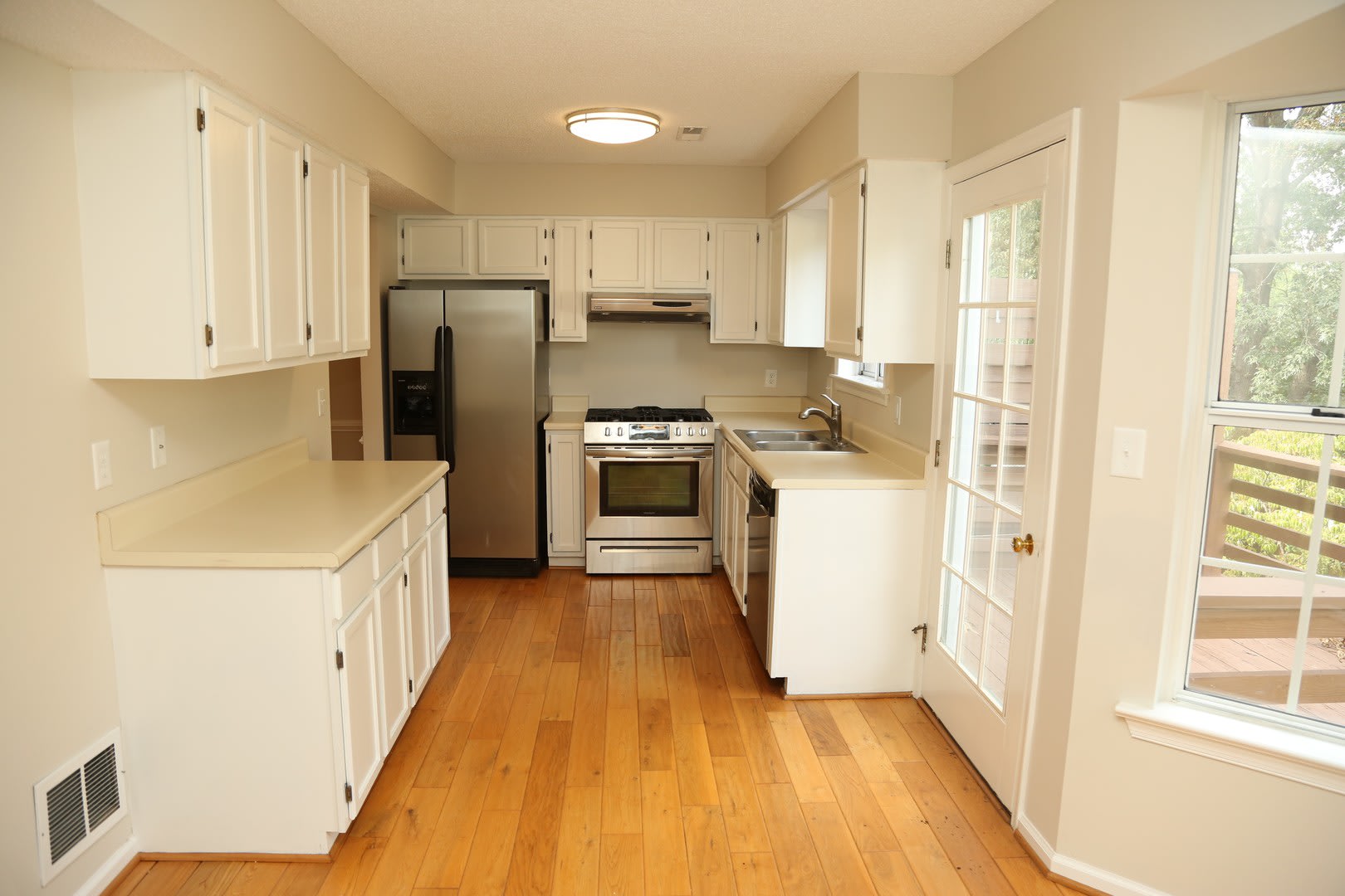 3 Bedroom Townhouse in Minor Hill – photo 1