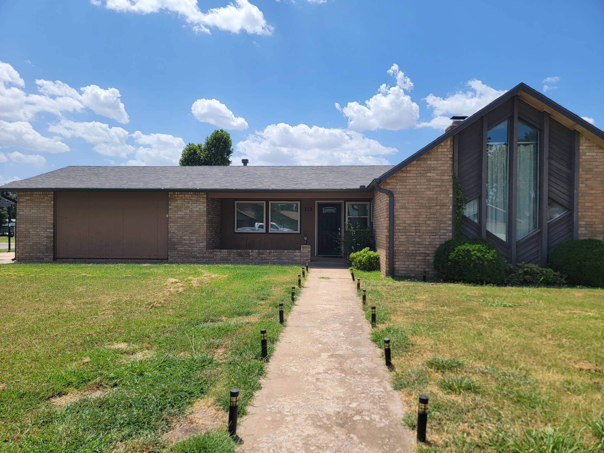 312 Rosanne Street – photo 1