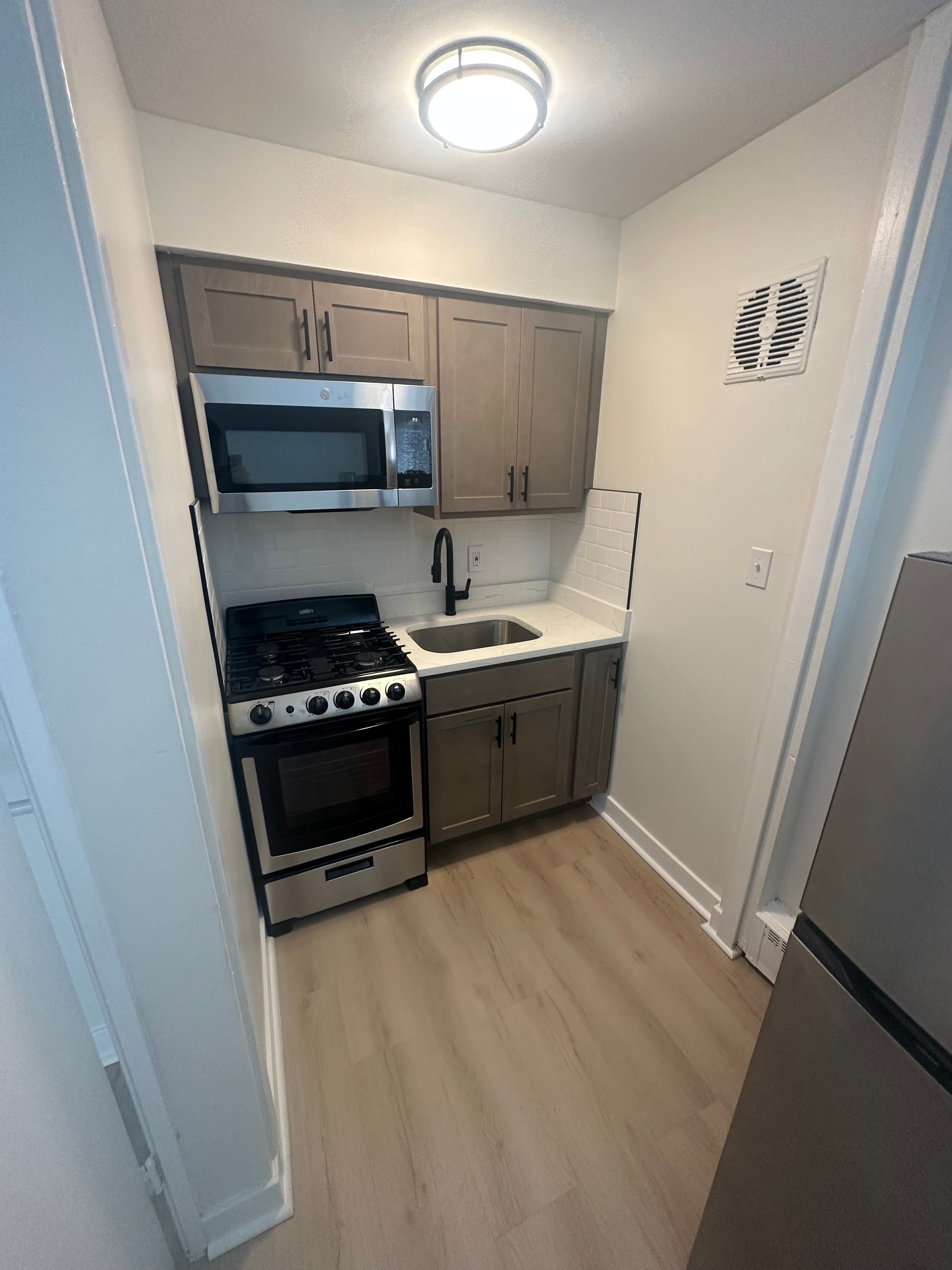 2215 169th St – photo 1 of 6