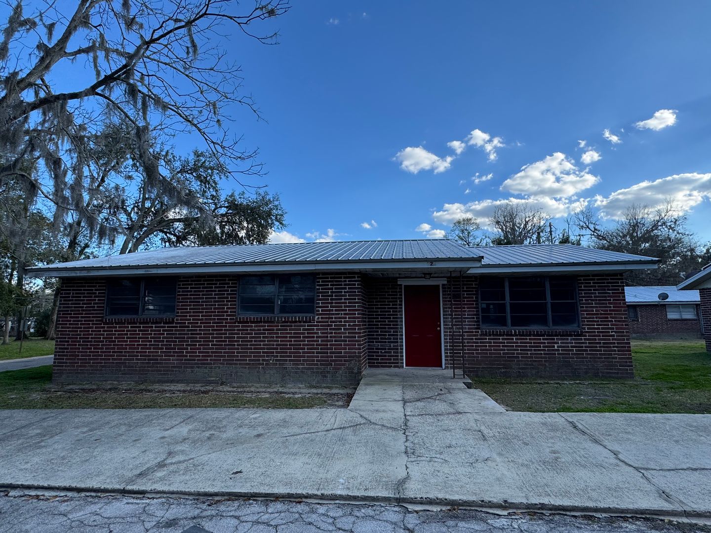 Remodeled 4 Bedroom, 2 Bathroom Brick Bungalow – photo 1 of 14