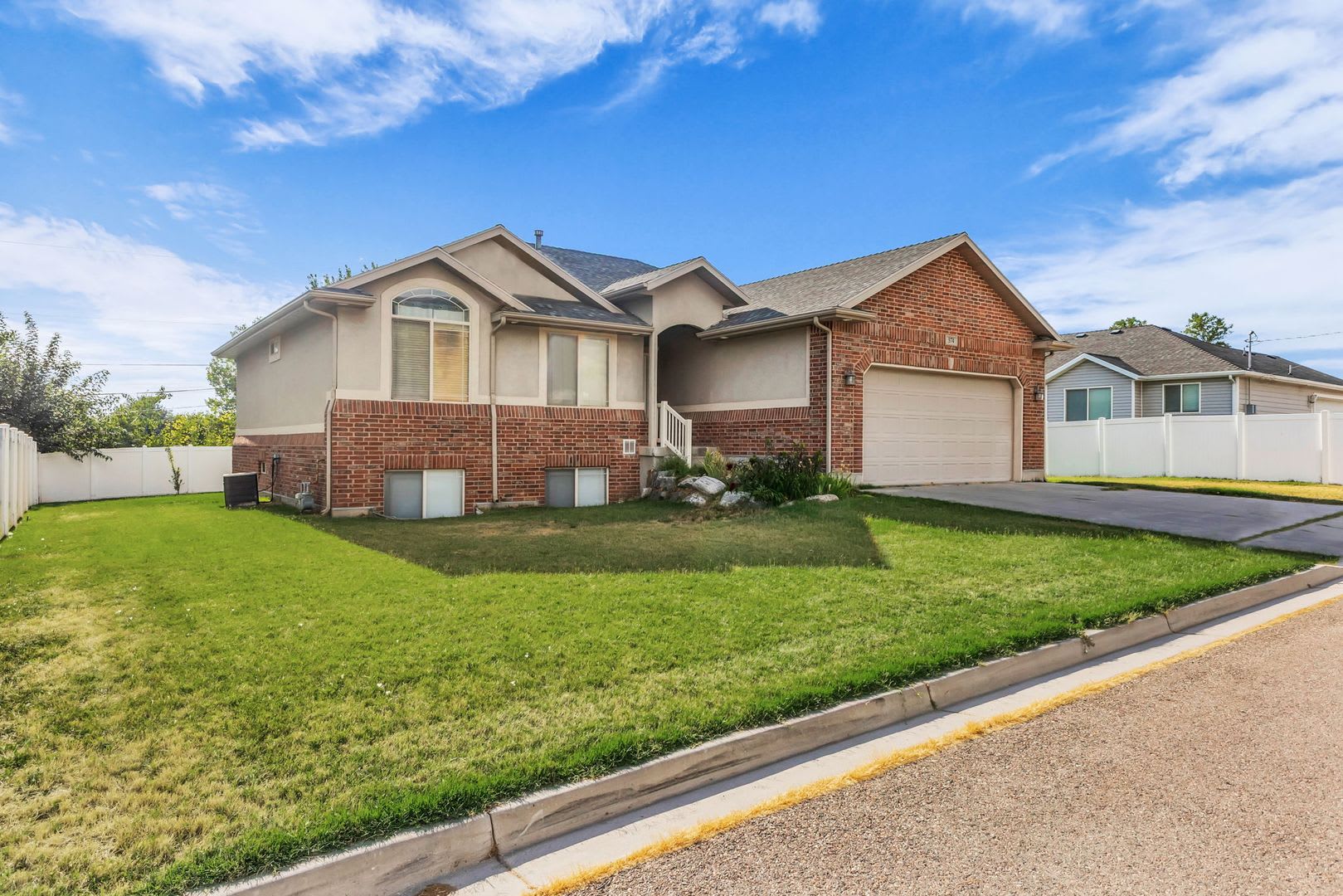 Beautiful 3 Bedroom Rambler in the Heart of Kaysville – photo 1 of 24