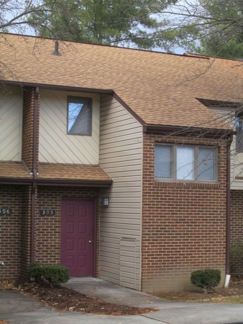 3 Bedroom 2.5 Bath Townhouse – photo 1