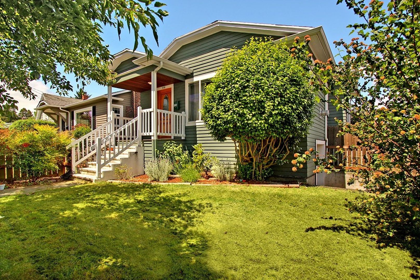 Charming 3 Bedroom/2 Bath Craftsman Home for Lease in Phinney/Greenlake – photo 1