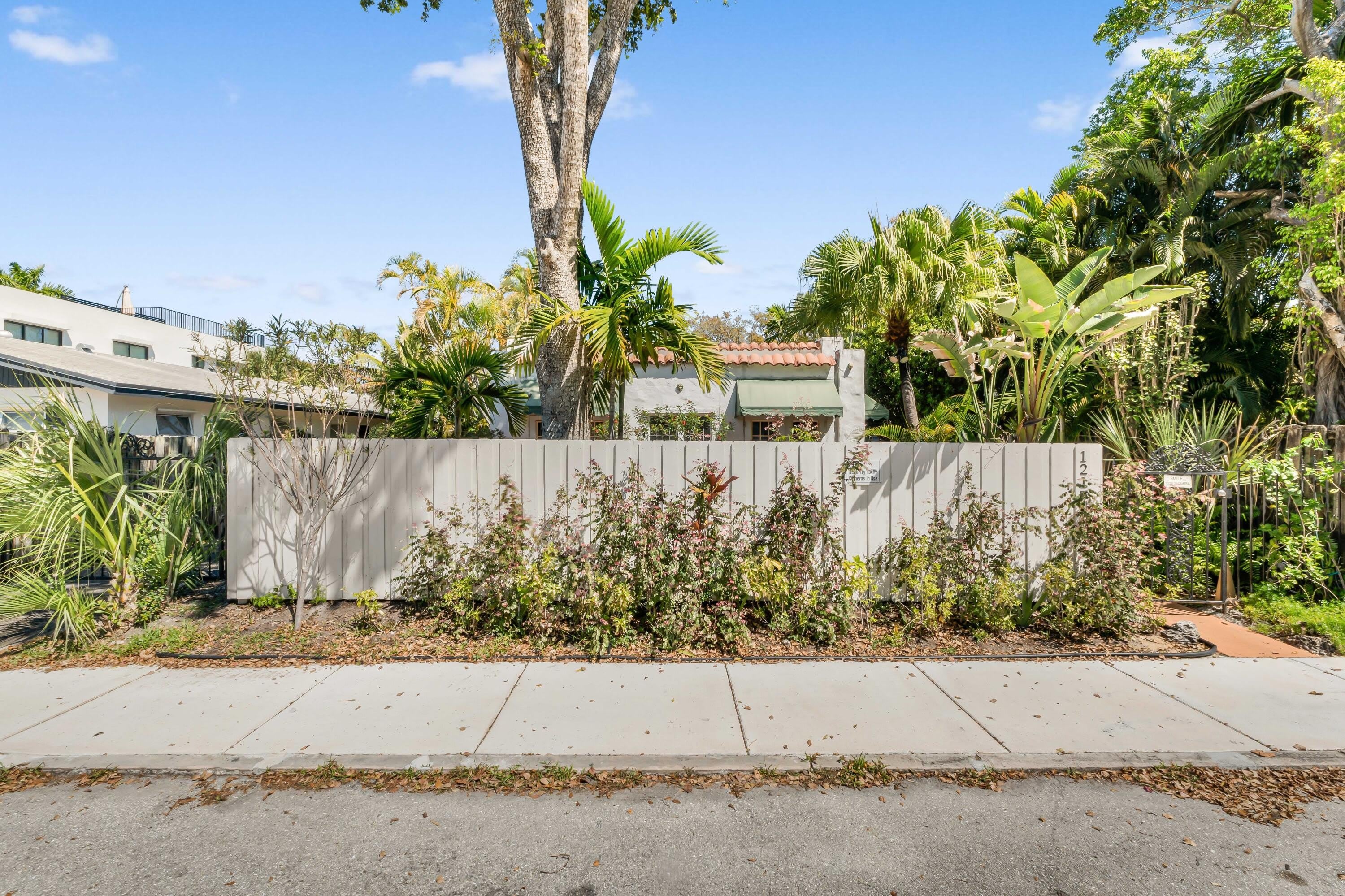 1217 SE 1st Street – photo 1