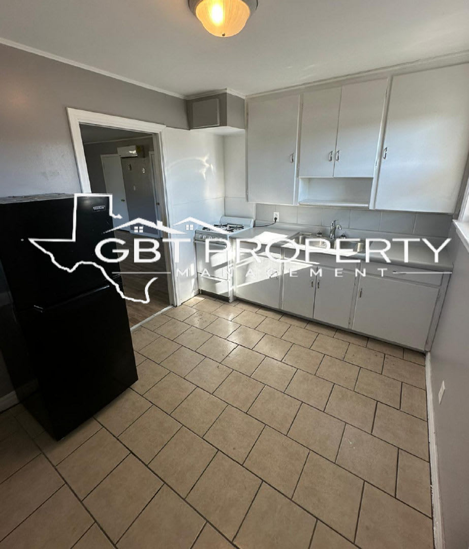 Bruno 201 N Mcgee St – photo 1 of 4
