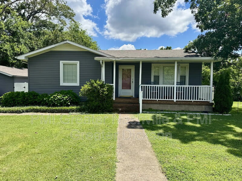 300 Shady Oak Dr – photo 1 of 2