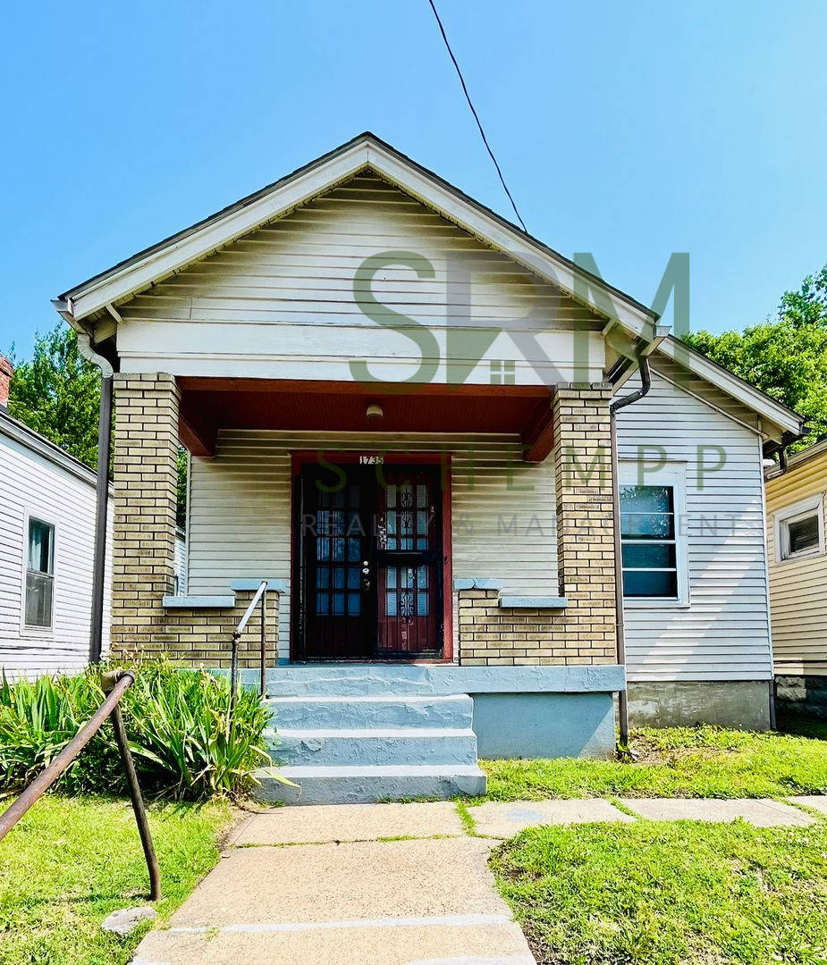 Two Bedroom House with Detached Garage-Section 8 Accepted – photo 1