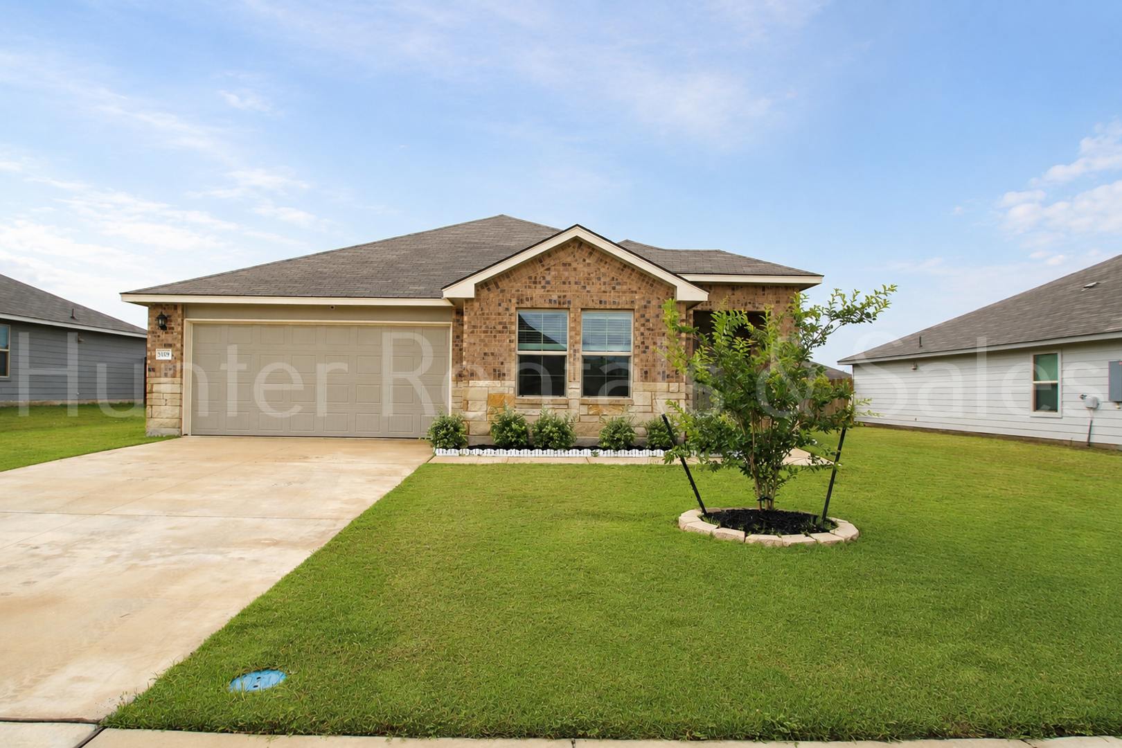 Modern Style Three Bedroom Home – photo 1