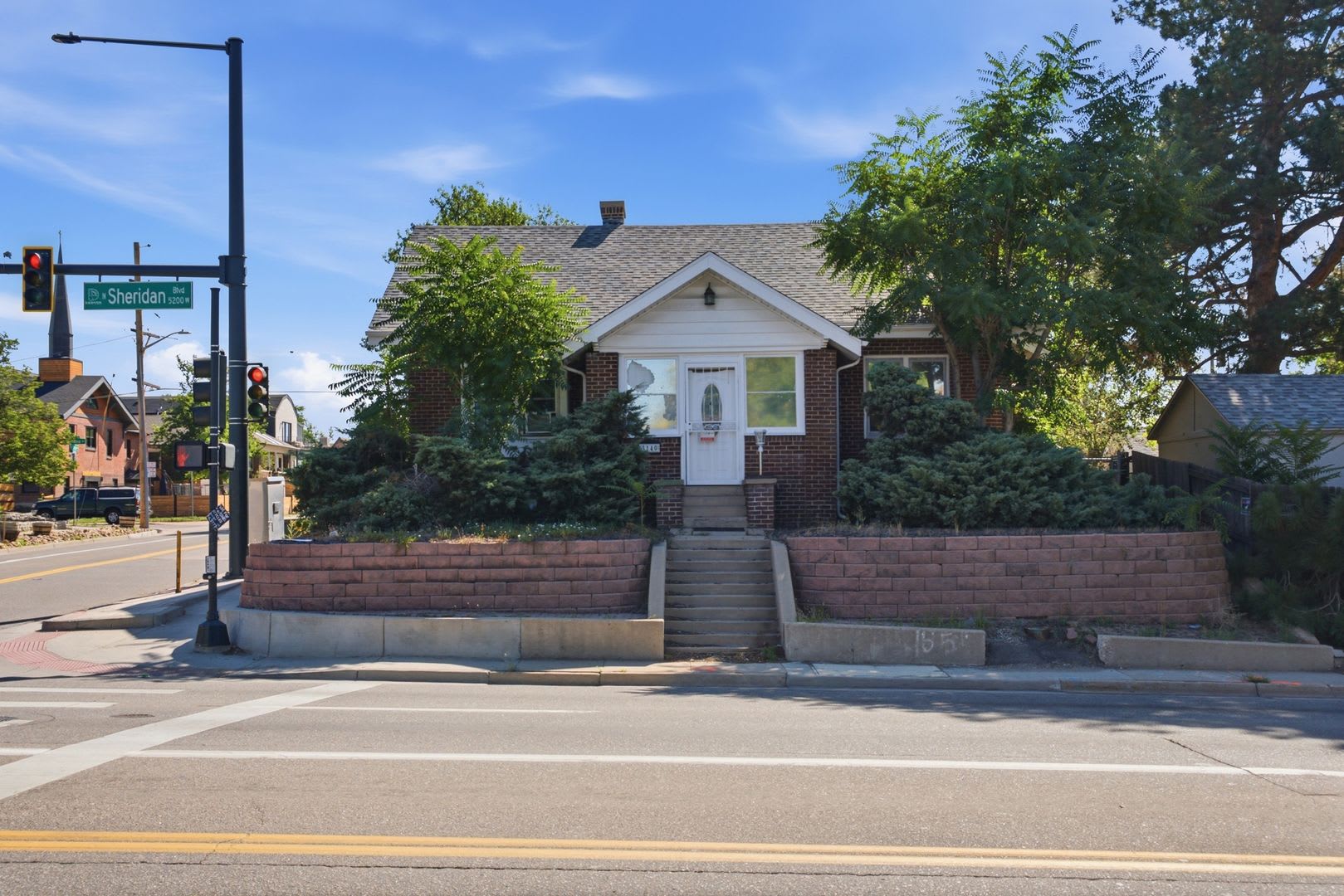 2 Bed / 1 Bath Garden-Level Apartment – Available NOW!! – photo 1