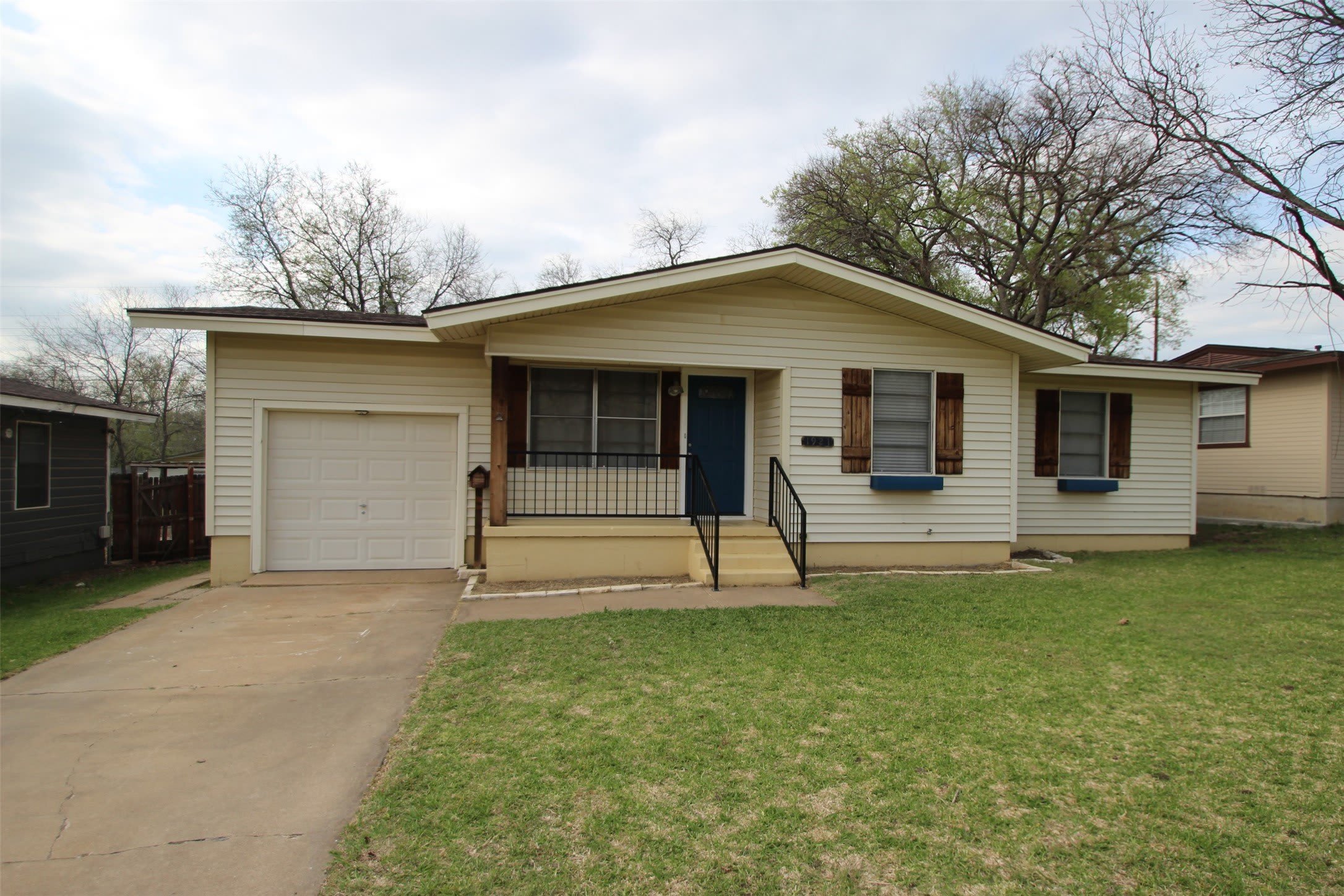 1921 Deborah Drive – photo 1