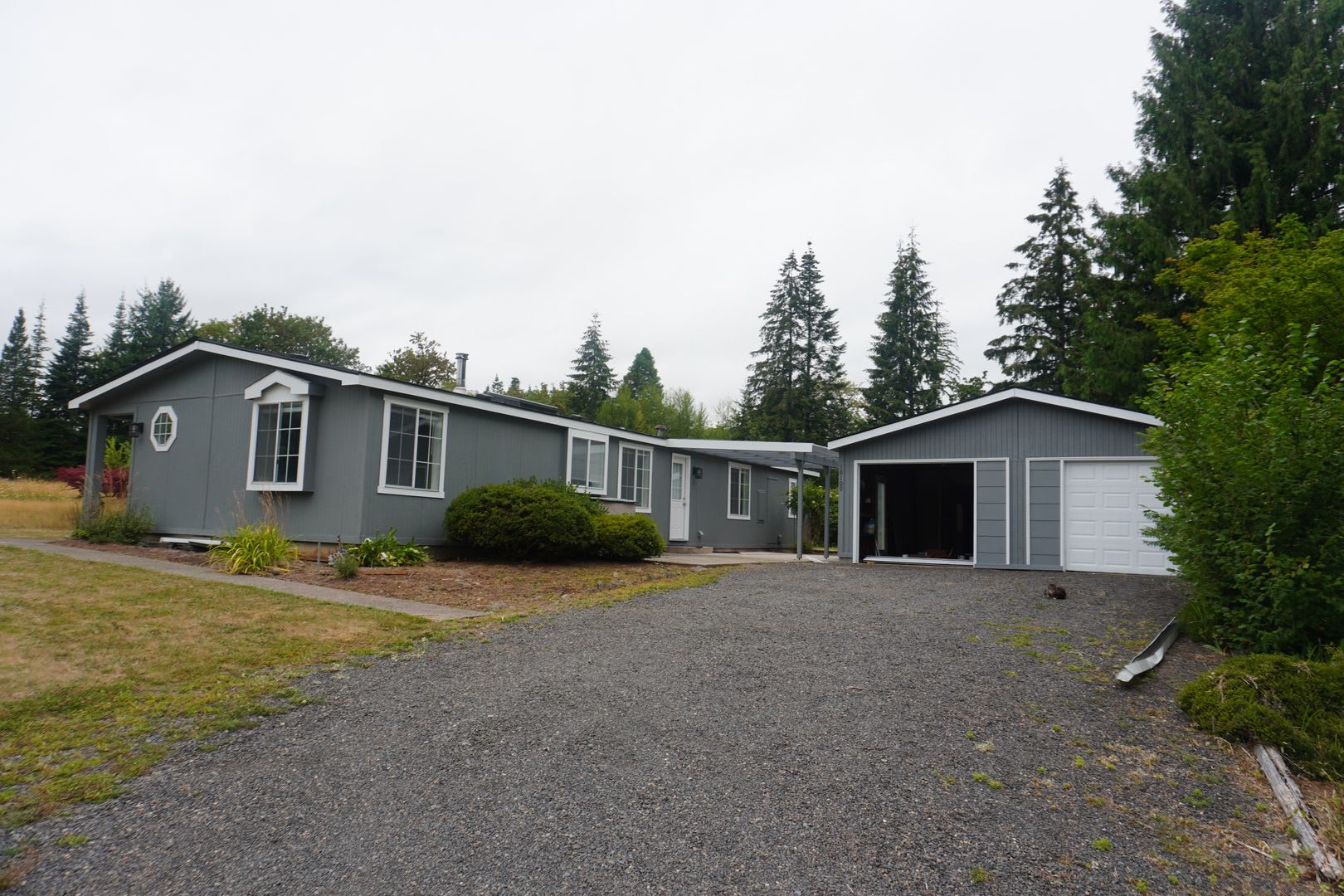 Remodeled Ridgefield Manufactured Home for Lease w/ Detached Garage – photo 1 of 20
