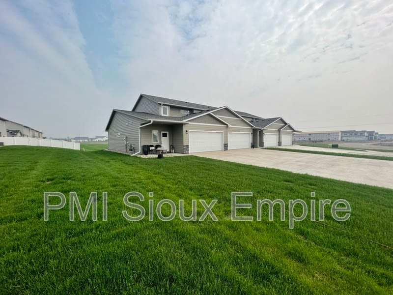5510 E Lebridge st – photo 1 of 13
