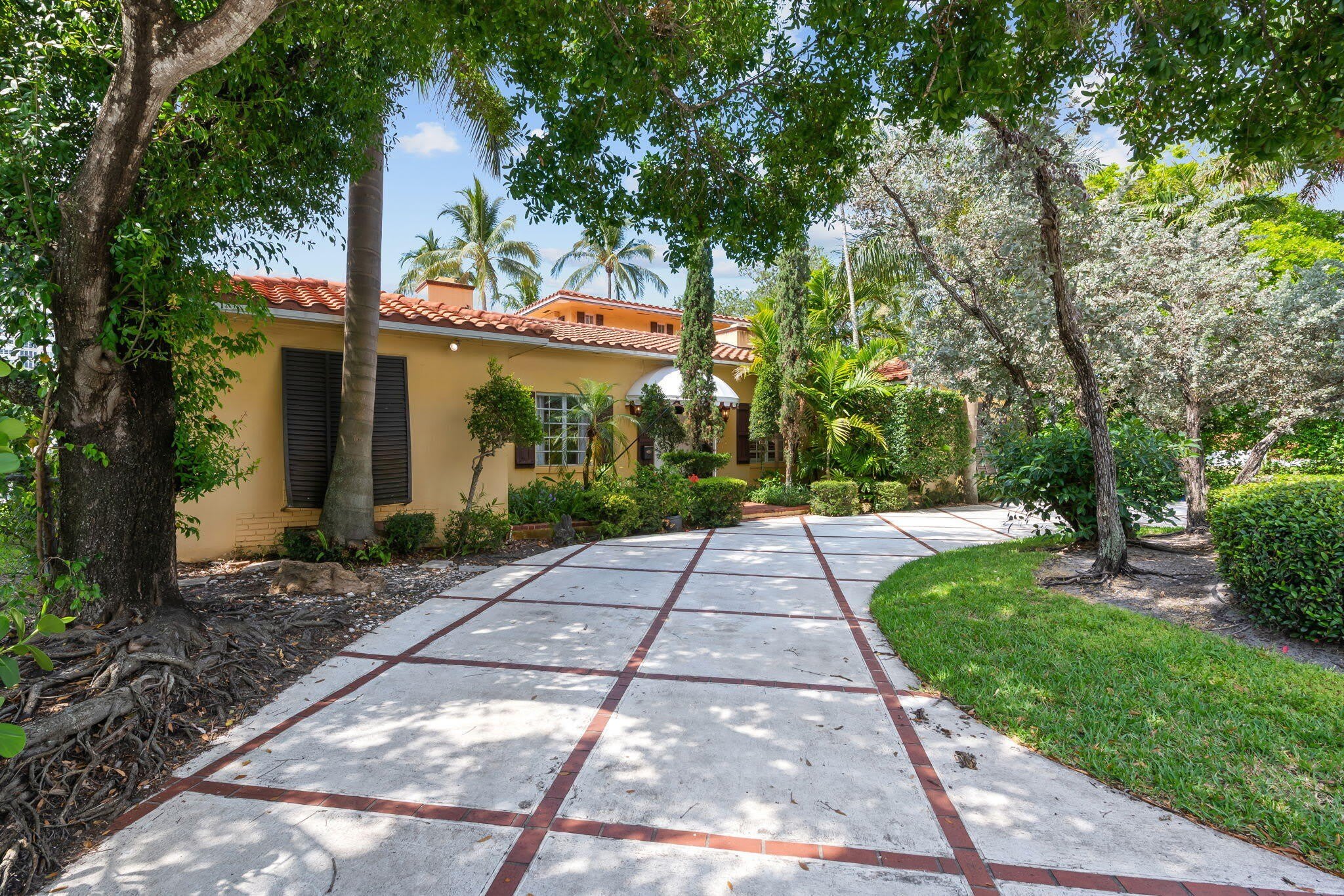 2400 Delmar Place – photo 1