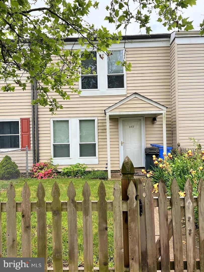 453 Berry Ct – photo 1 of 20