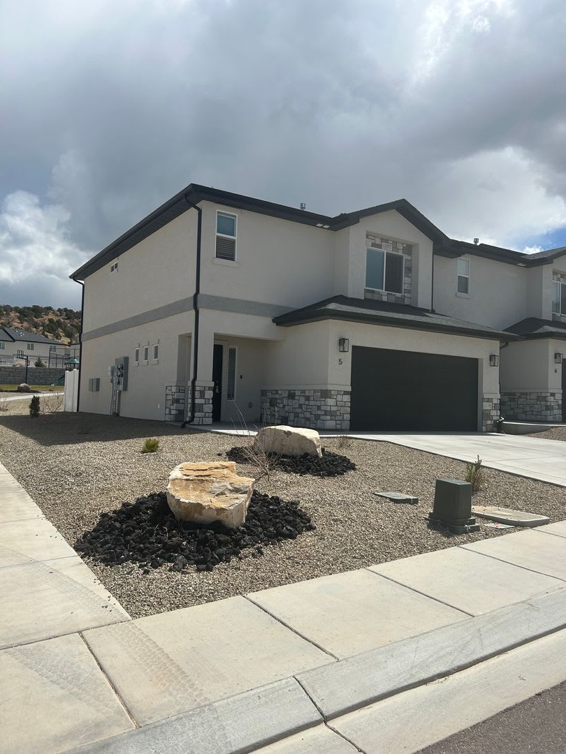 Beautiful Upgraded End Unit 3 Bedroom 2 5 Bathroom Townhome In Cedar City – photo 1