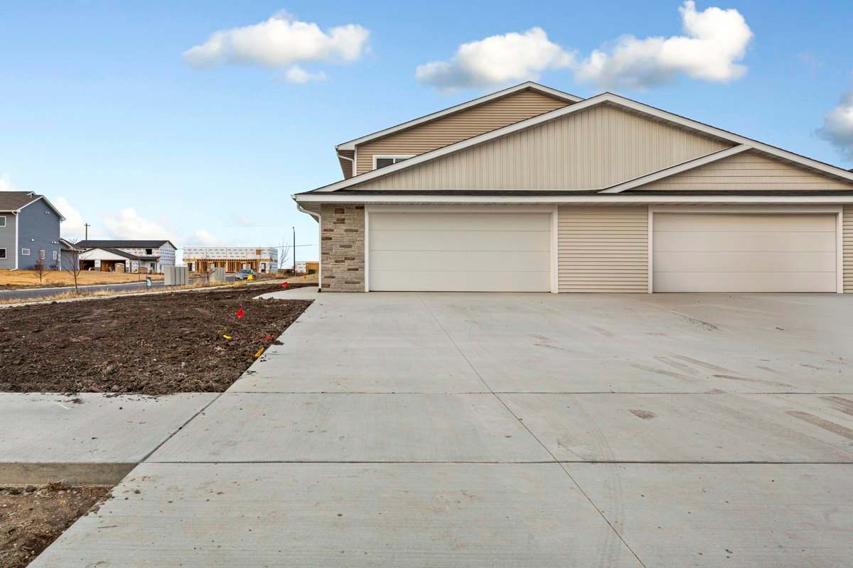 3200 Noble Dr – photo 1 of 18