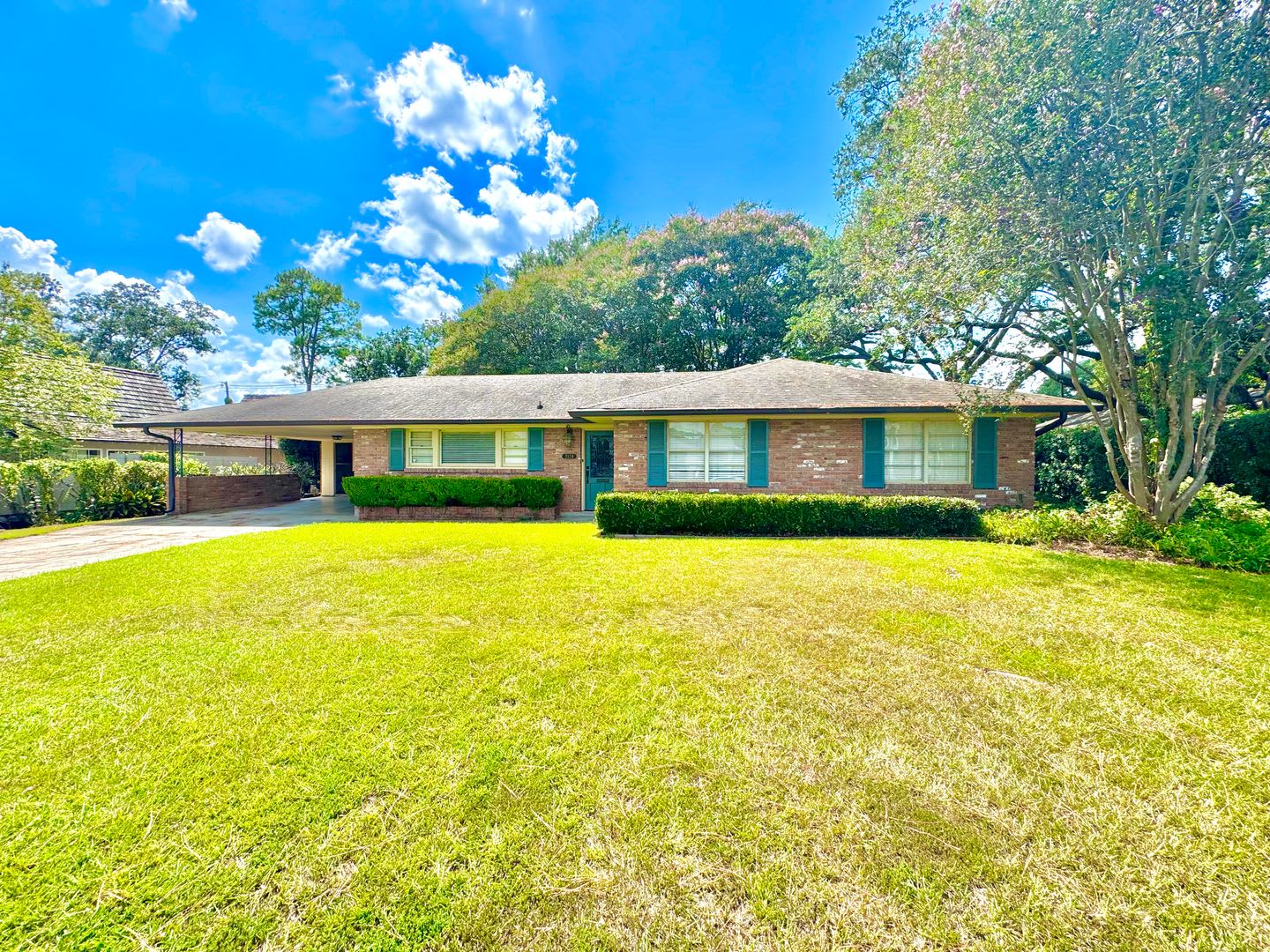 Spacious 3 bed 3 bath Home in Jefferson Place Subdivision – photo 1