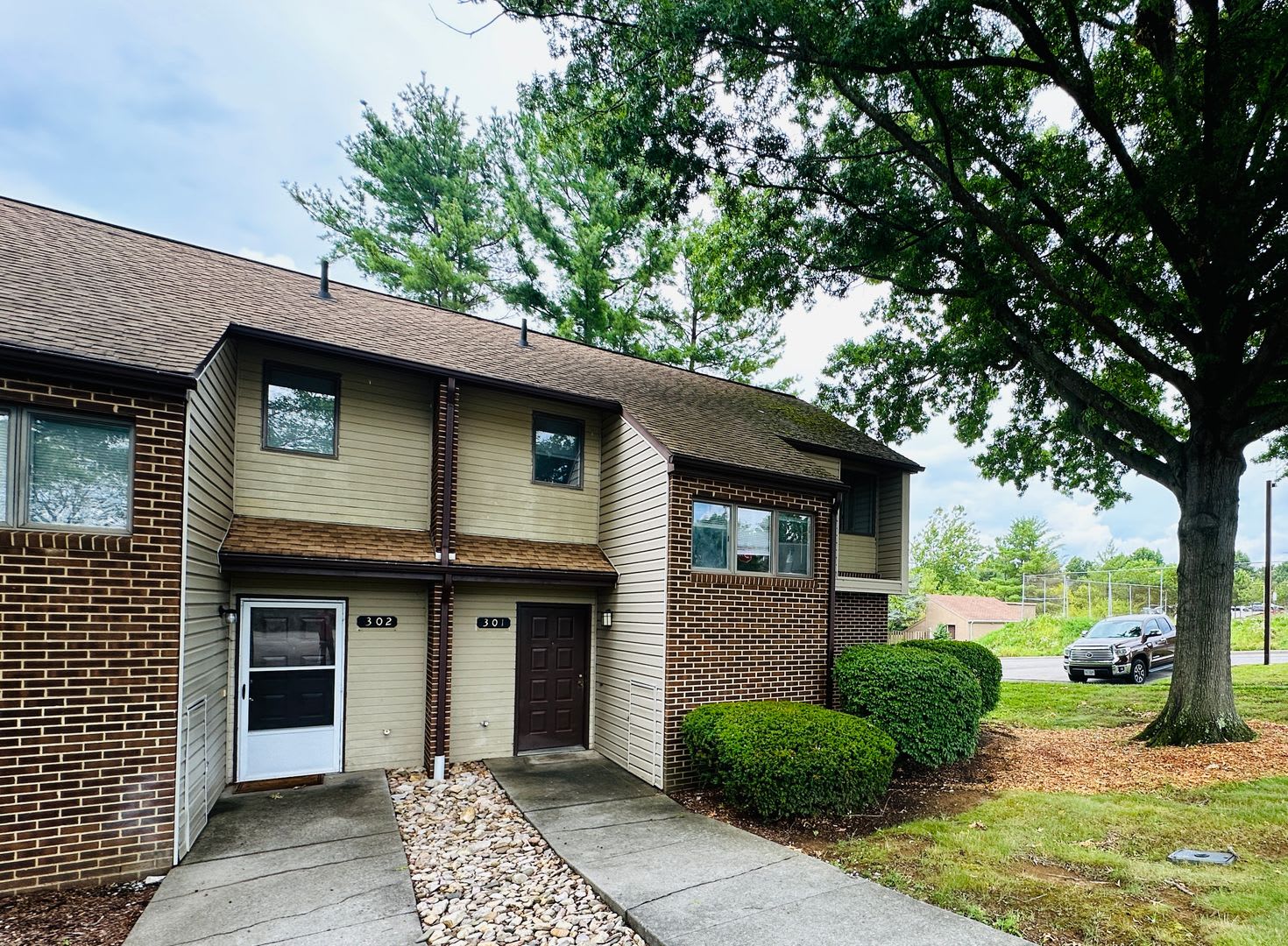 3 Bedroom 2.5 Bath Townhouse – photo 1