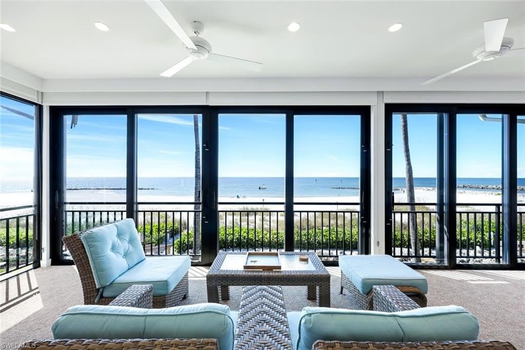 2211 Gulf Shore Blvd N – photo 1