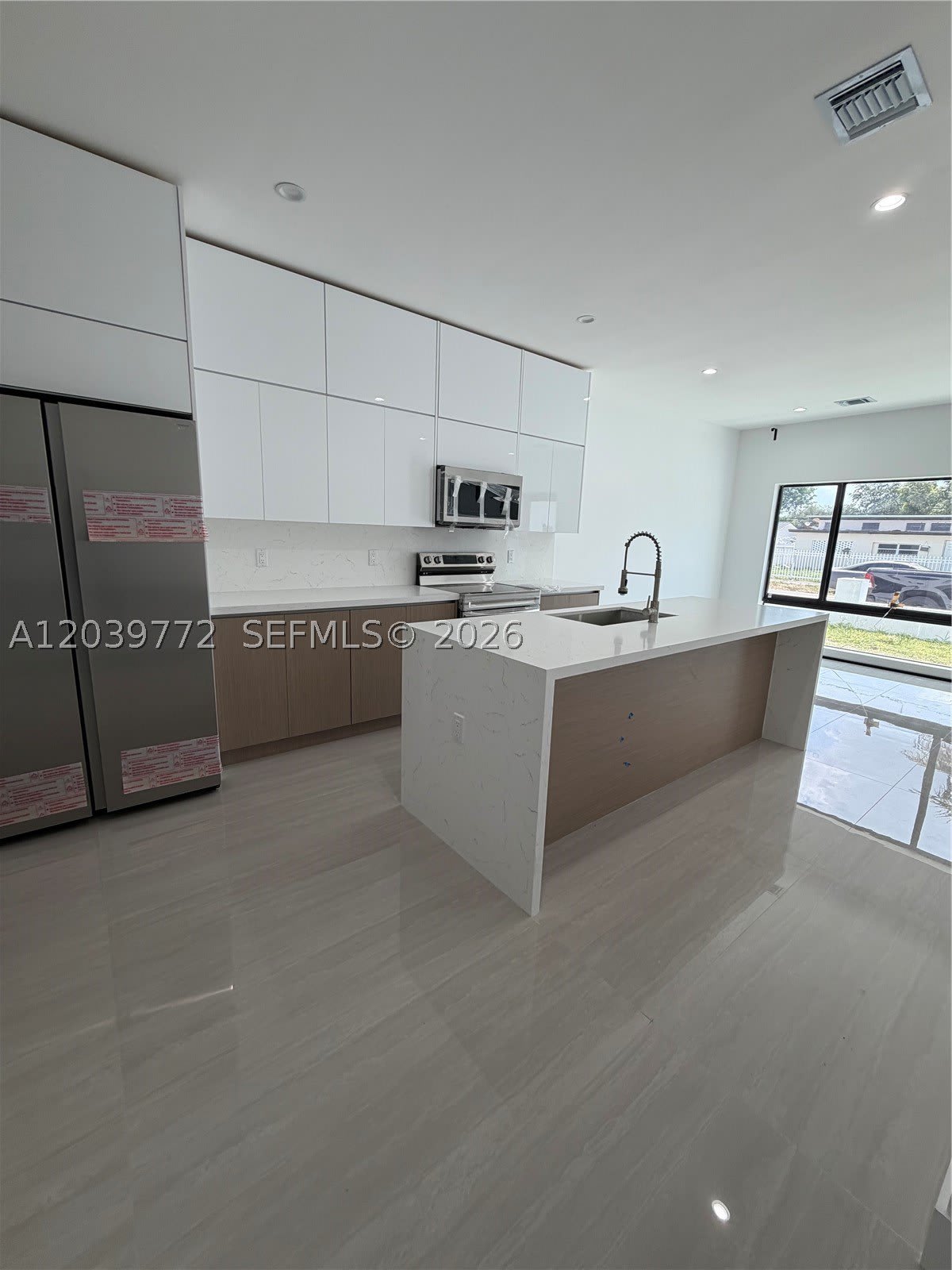 9708 Nw 26Th Ave – photo 1