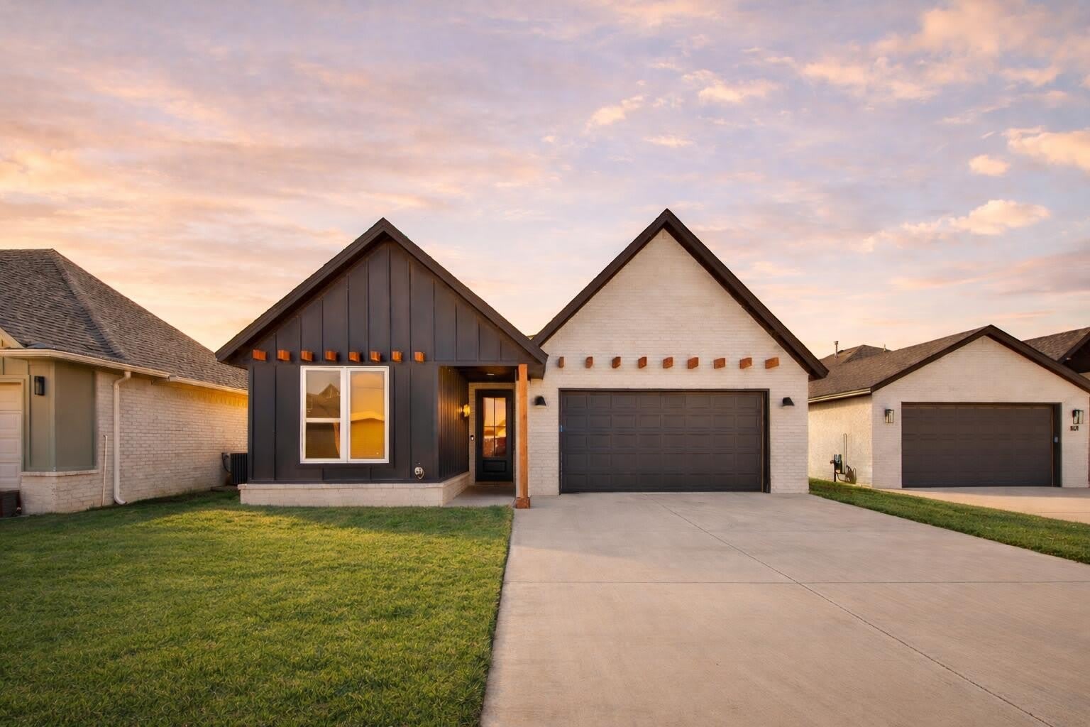 1019 N Grover Avenue – photo 1
