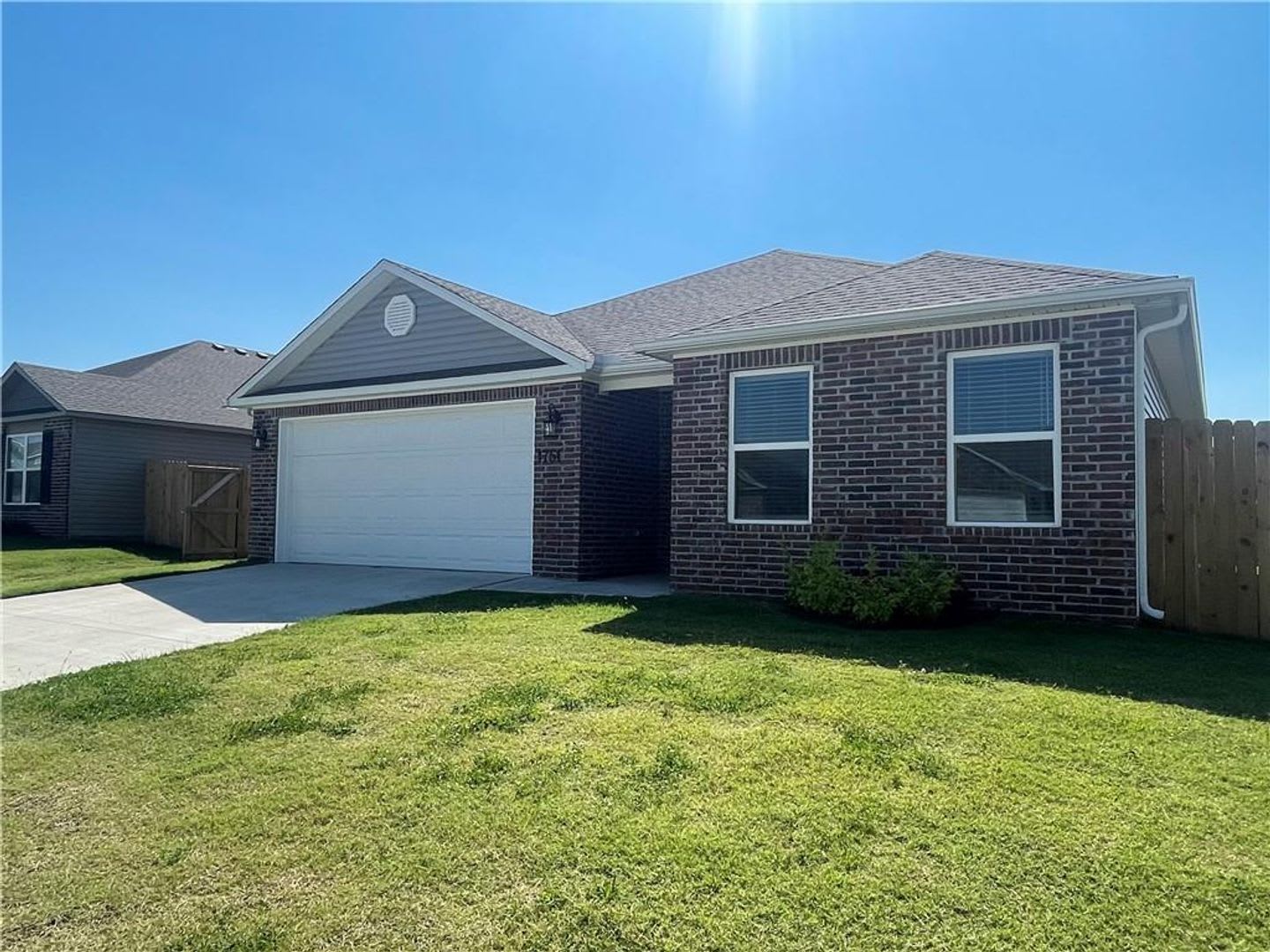 Stylish 3-Bedroom Home with Open Layout & Pet-Friendly Fenced Yard – photo 1
