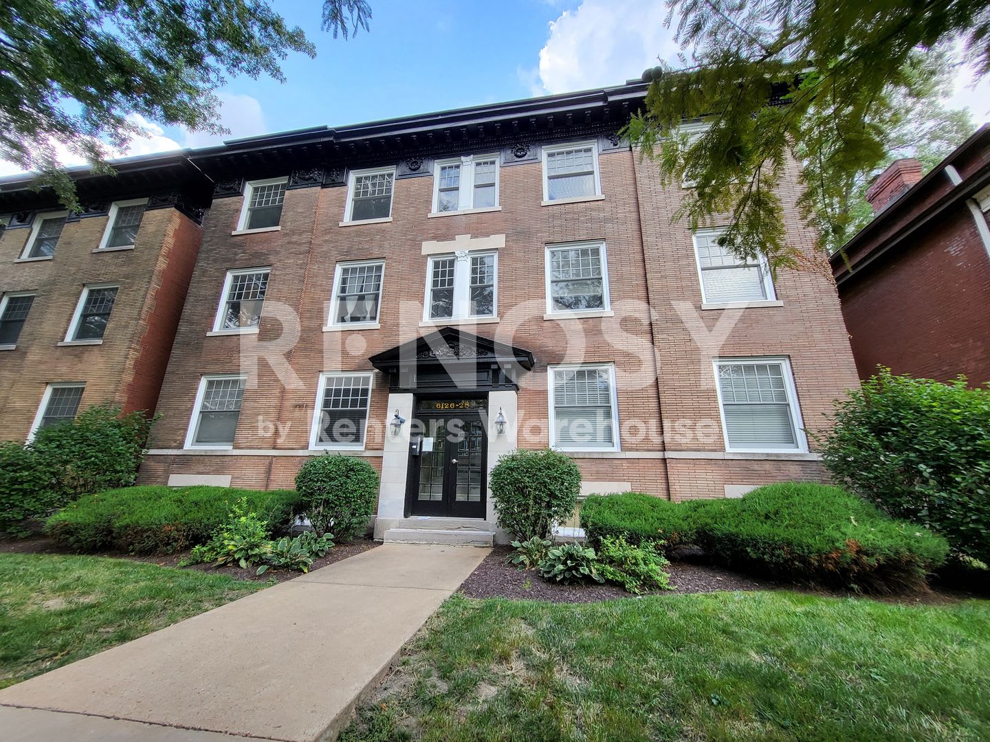 Two Bed One Bath condo for rent in great central location – photo 1