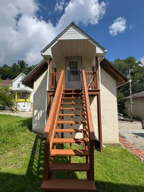 315 W Otterman St – photo 1 of 10