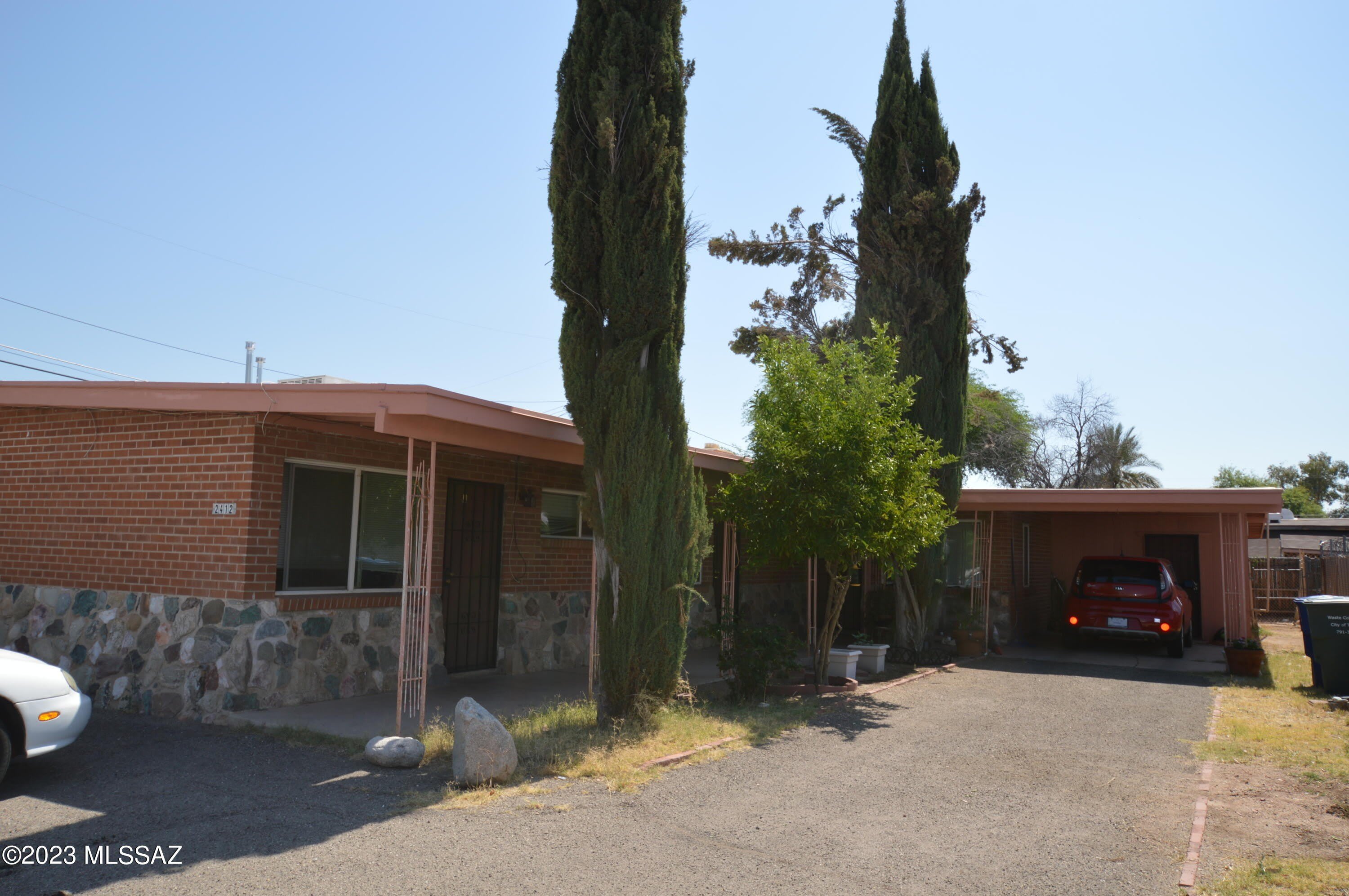 2412 N Bryant – photo 1