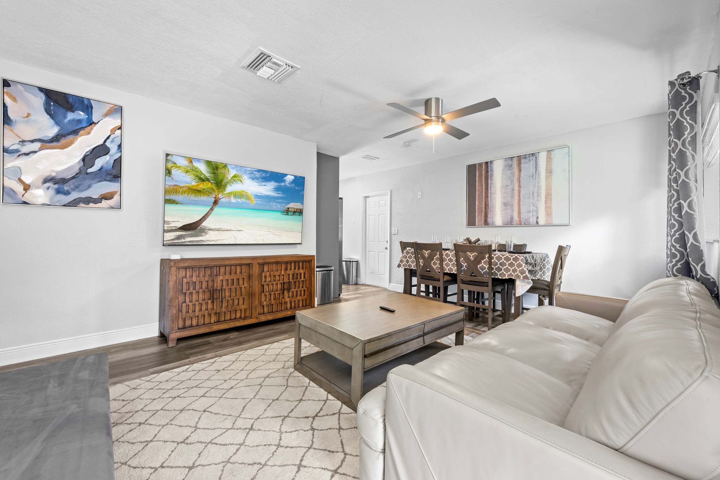 1208 Ne 5Th Ave – photo 1
